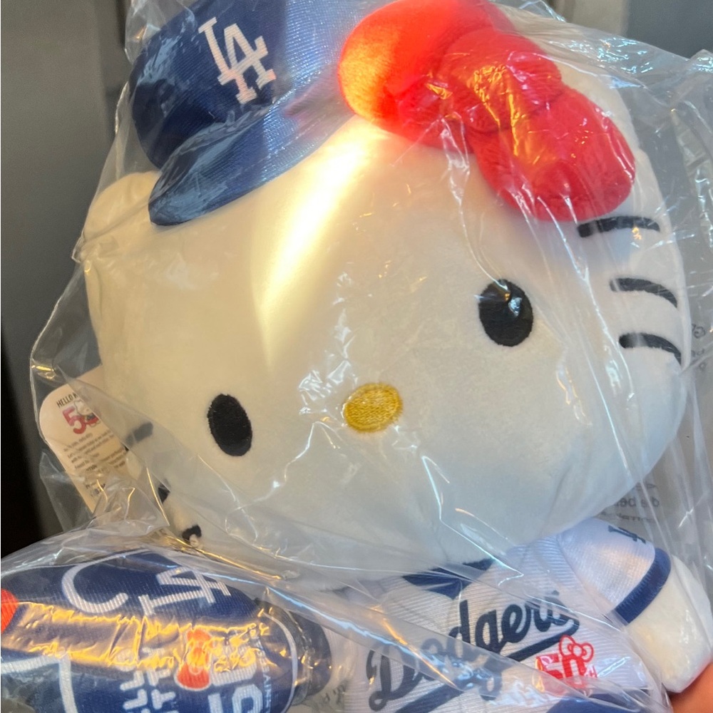 Dodger hello kitty